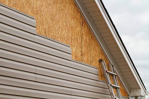 Professional Siding Repair technician working in Middle Haddam, CT